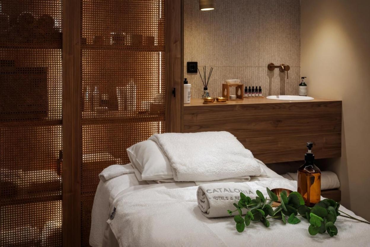 Exclusive Quietness In The Heart Of Madrid With Public Parking, Breakfast, 2 Bathrooms, Madrid